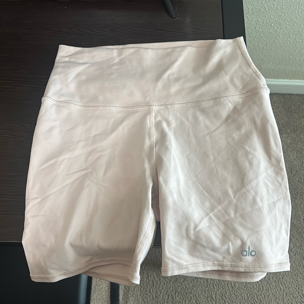 Light pink alo biker shorts